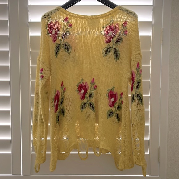 Wildfox white lable distressed flora sweater - Picture 3 of 8